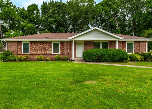 Property at 153 Lexington Dr, Clarksville, TN 37042, 4 beds, 3 baths