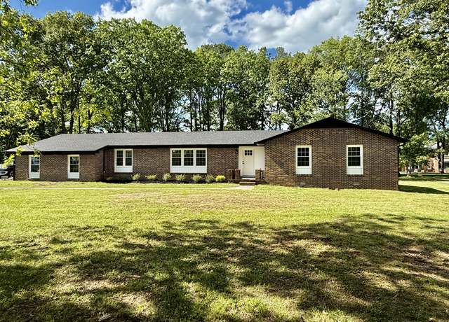 Property at 305 Twelve Oaks Rd, Tullahoma, TN 37388, 5 beds, 3.5 baths