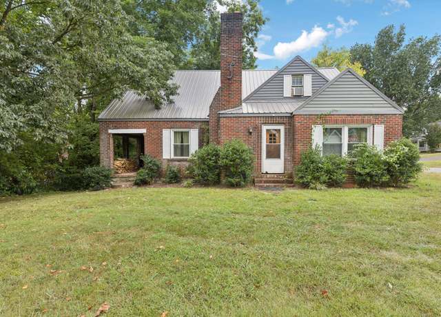 Property at 900 Belmont Ave, Shelbyville, TN 37160, 3 beds, 2 baths