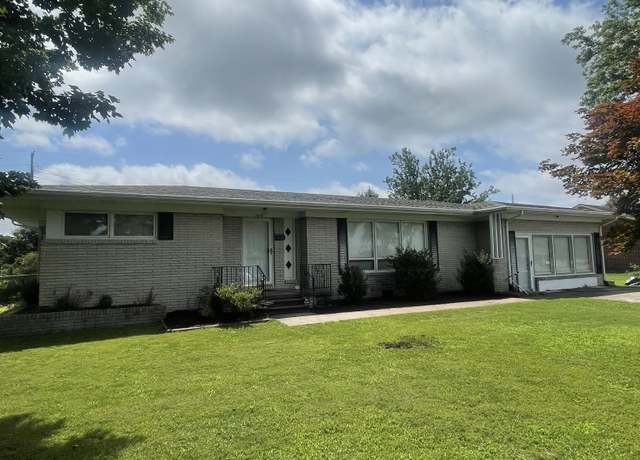 Property at 1212 Poplar Dr, Lawrenceburg, TN 38464, 3 beds, 1 bath