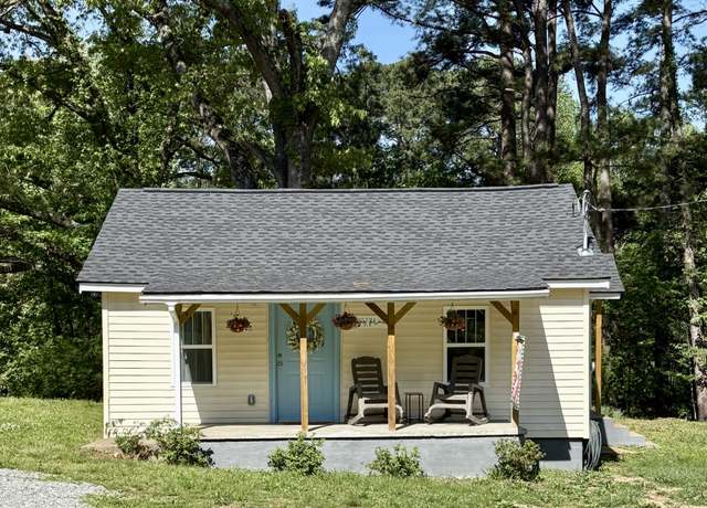 Property at 1372 Natchez Trace Rd, Camden, TN 38320, 2 beds, 1 bath