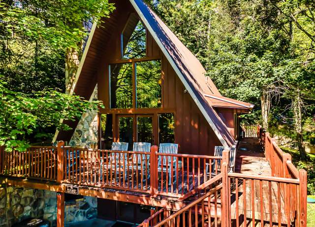 Property at 1530 Zurich Rd, Gatlinburg, TN 37738, 3 beds, 3 baths
