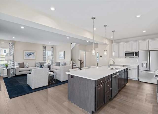 Property at 1713 Oak Dr, Murfreesboro, TN 37128, 4 beds, 2.5 baths