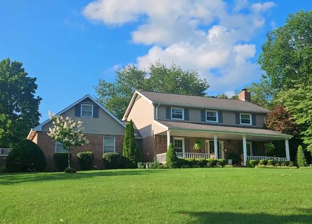 Property at 2839 Scenic Dr, Clarksville, TN 37043, 3 beds, 2.5 baths