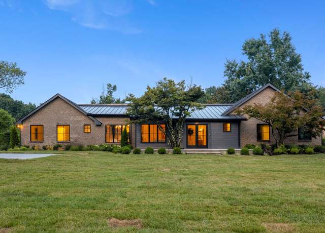 Property at 714 Brownlee Dr, Nashville, TN 37205, 5 beds, 5.5 baths