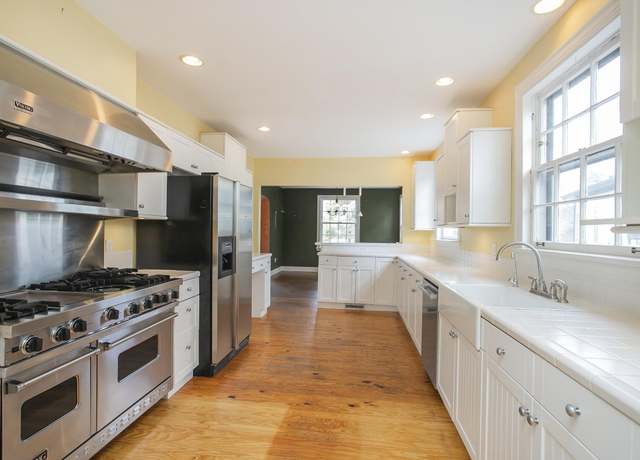 Property at 931 Battlefield Dr, Nashville, TN 37204, 3 beds, 2 baths