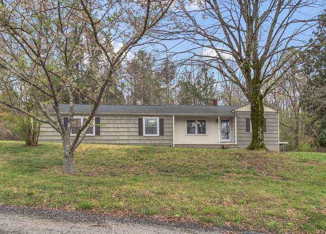 Property at 806 W Main St, Waverly, TN 37185, 4 beds, 2 baths