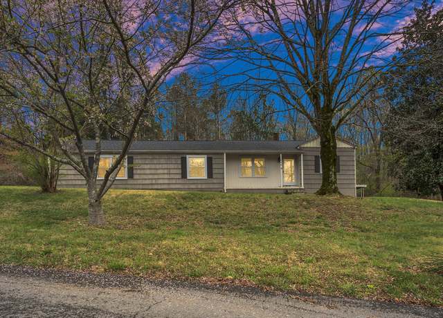 Property at 806 W Main St, Waverly, TN 37185, 4 beds, 2 baths