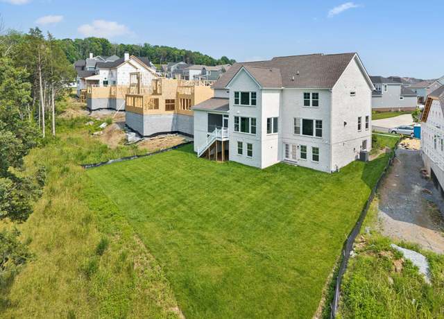 Property at 820 Westchester Cir, Hendersonville, TN 37075, 5 beds, 5.5 baths