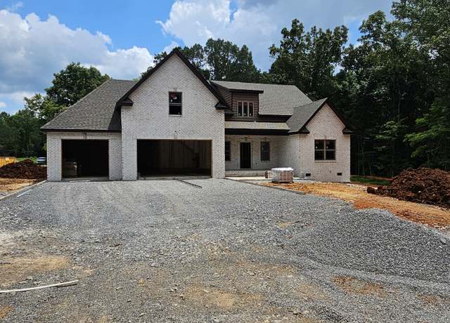 Property at 6 Parchman Rd, Clarksville, TN 37040, 4 beds, 3 baths