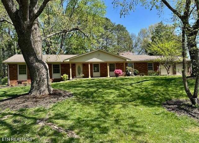 Property at 808 Roderick Rd, Knoxville, TN 37923, 4 beds, 3.5 baths