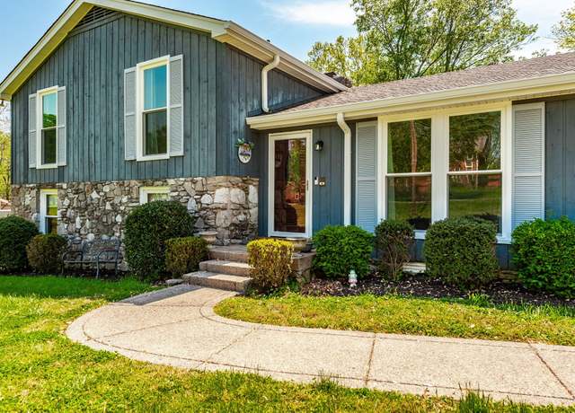 Property at 823 Cumberland Hills Dr, Hendersonville, TN 37075, 4 beds, 3 baths