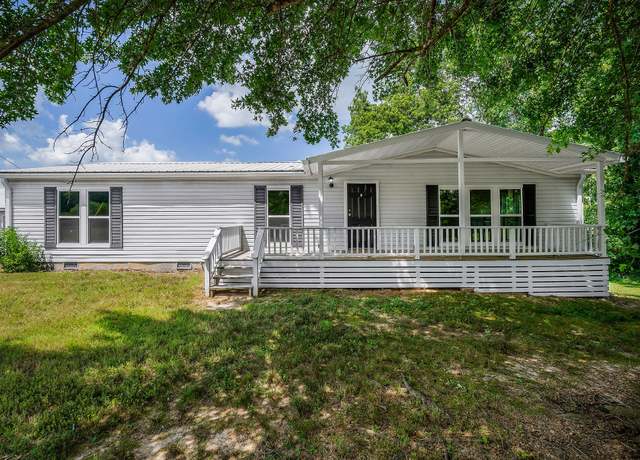 Property at 572 Lakeside Rd, Byrdstown, TN 38549, 3 beds, 2 baths
