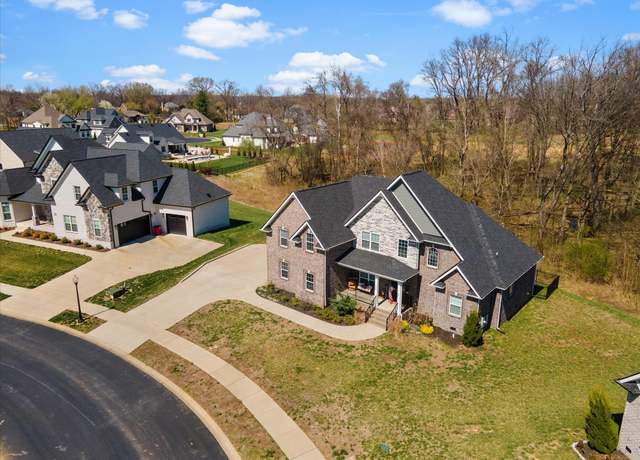 Property at 299 Harrowgate Dr, Clarksville, TN 37043, 4 beds, 3 baths