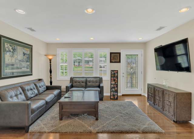Property at 102 Woodyside Dr, Hendersonville, TN 37075, 4 beds, 2.5 baths