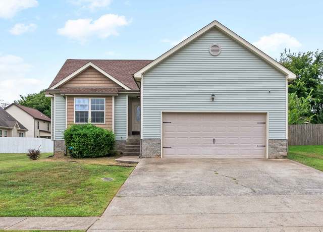 Property at 2305 Spike Ct, Clarksville, TN 37040, 3 beds, 2 baths