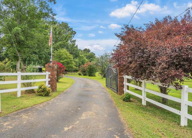 Property at 135 Ashby Rd, Camden, TN 38320, 3 beds, 3 baths