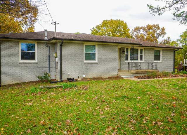 Property at 137 Maple Dr, Hendersonville, TN 37075, 3 beds, 3.5 baths