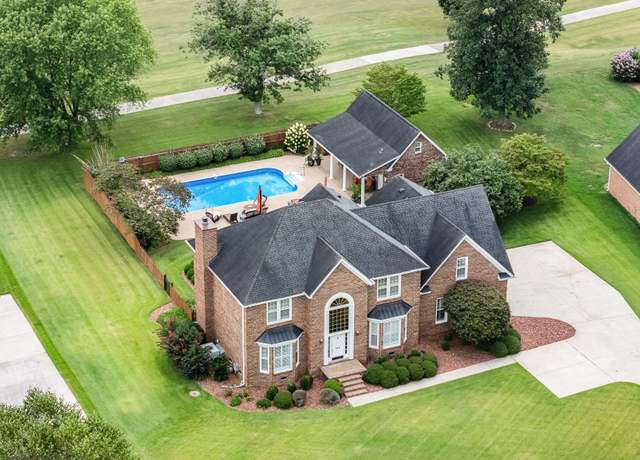 Property at 104 Saint Andrews Pl, Tullahoma, TN 37388, 5 beds, 2.5 baths