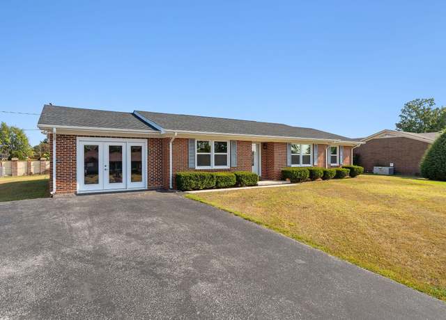 Property at 210 Gillen Dr, Sparta, TN 38583, 3 beds, 2 baths