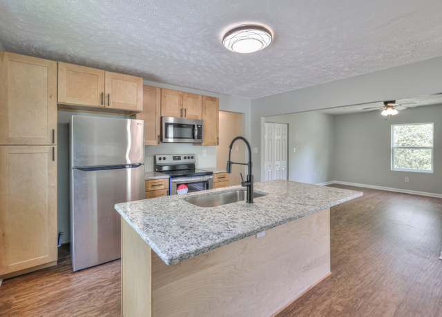 Property at 526 Carney St, Shelbyville, TN 37160, 3 beds, 1 bath