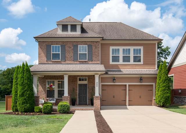 Property at 322 Tanglewood Ln, Hendersonville, TN 37075, 3 beds, 2.5 baths