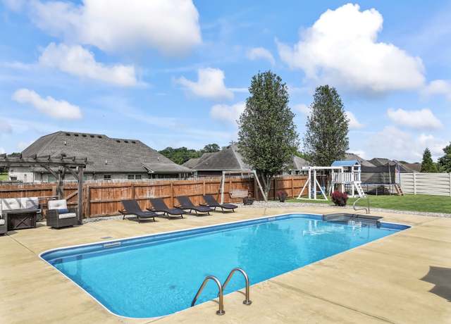 Property at 414 Beaumont Dr, Murfreesboro, TN 37129, 3 beds, 2.5 baths