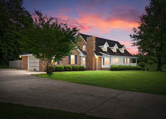 Property at 844 Meriwether Rd, Clarksville, TN 37040, 4 beds, 2.5 baths