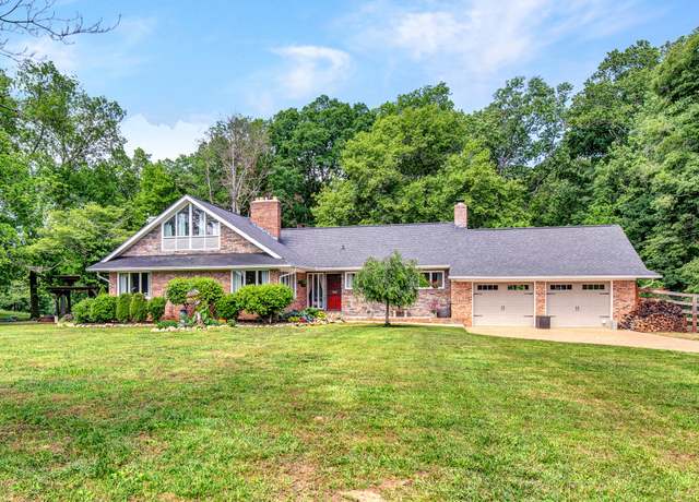 Property at 997 Highway 100, Centerville, TN 37033, 4 beds, 4.5 baths