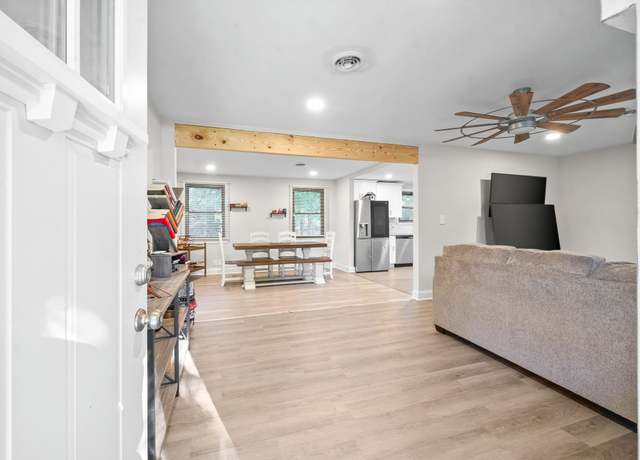 Property at 209 Downer Dr, Clarksville, TN 37042, 3 beds, 2 baths