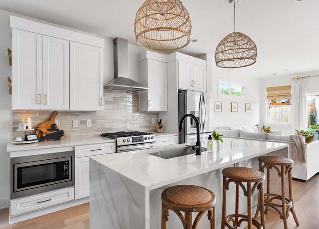 Property at 212A Queen Ave, Nashville, TN 37207, 3 beds, 3 baths