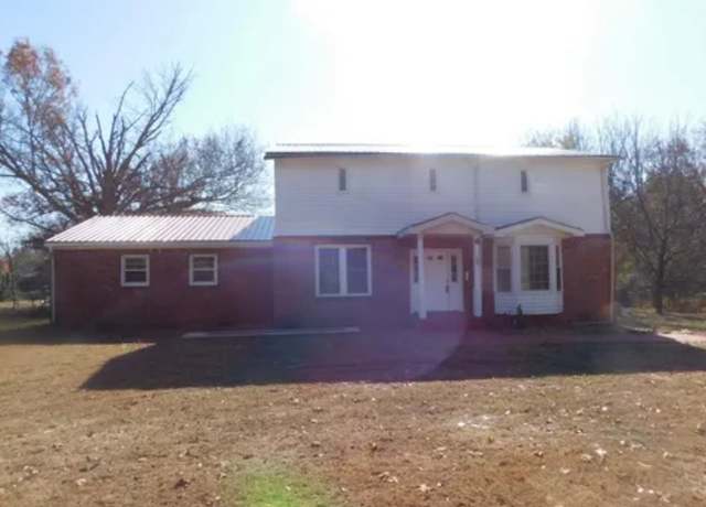Property at 135 Tandy Ln, Oak Grove, KY 42262, 5 beds, 2 baths