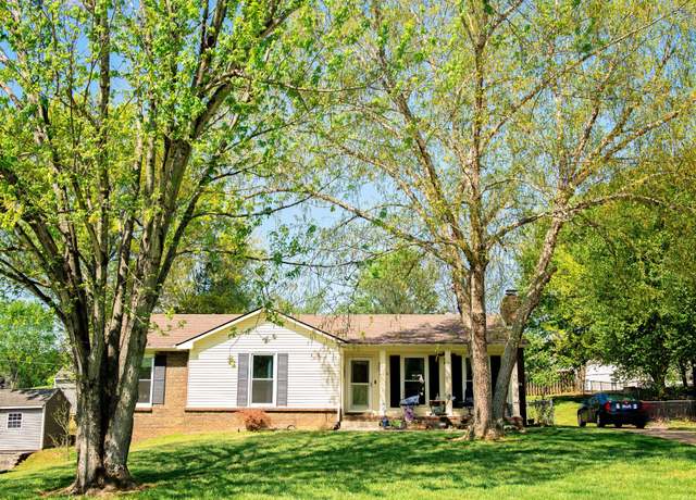Property at 2070 Roxbury Ln, Clarksville, TN 37043, 4 beds, 2 baths