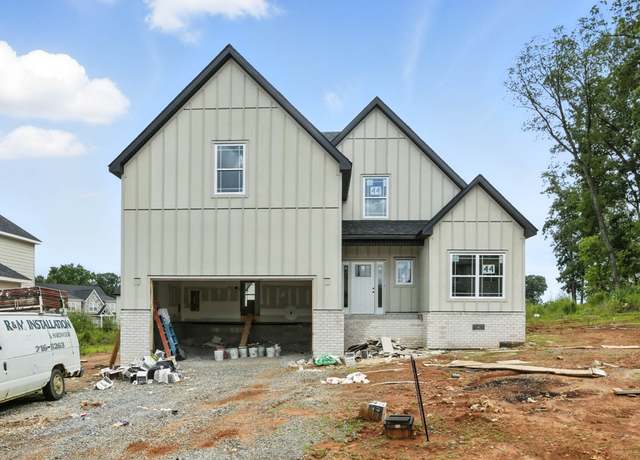 Property at 994 Alton Dr, Clarksville, TN 37043, 4 beds, 3 baths