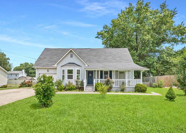 Property at 3405 Polly Dr, Clarksville, TN 37042, 3 beds, 2.5 baths