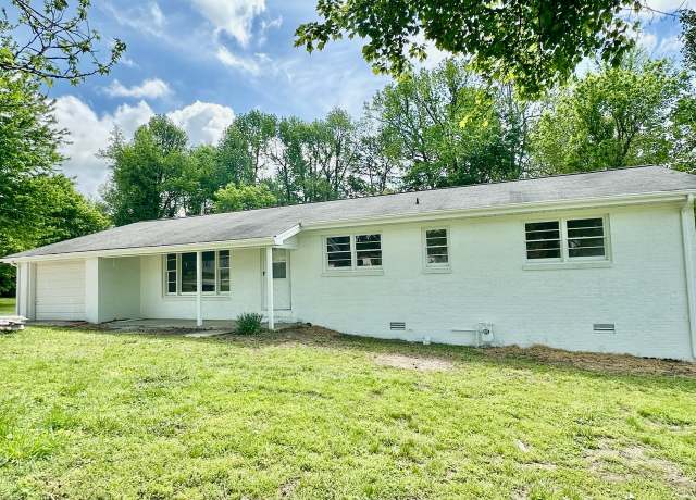 Property at 910 N Holly St, Monterey, TN 38574, 3 beds, 1.5 baths