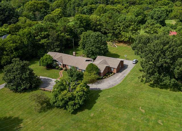 Property at 915 Wilson Pike, Brentwood, TN 37027, 5 beds, 3.5 baths