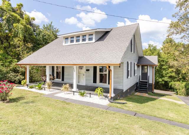 Property at 430 Center Ave, Dickson, TN 37055, 2 beds, 2 baths