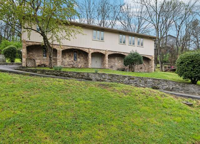 Property at 7379 Bridle Dr, Nashville, TN 37221, 3 beds, 2.5 baths