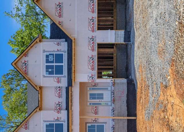 Property at 986 Alton Dr, Clarksville, TN 37043, 5 beds, 3 baths