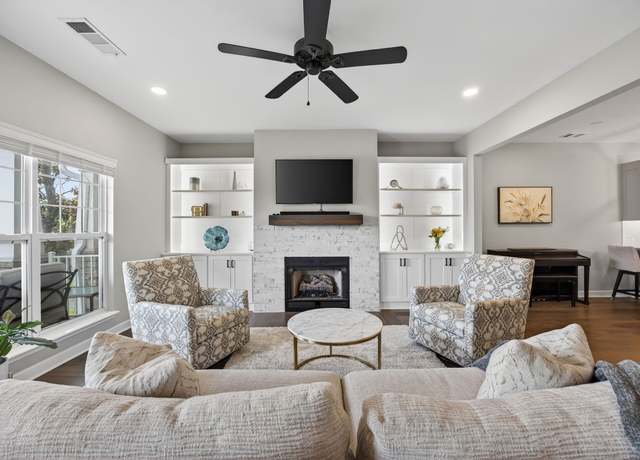 Property at 388 Normandy Cir, Nashville, TN 37209, 2 beds, 2.5 baths