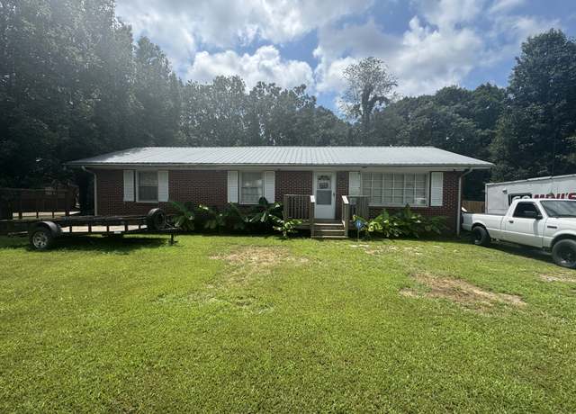 Property at 610 W 4th Ave, Hohenwald, TN 38462, 3 beds, 1 bath