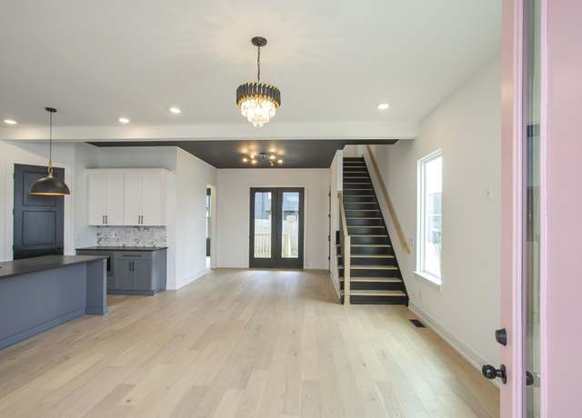 Property at 626 41st Ave N, Nashville, TN 37209, 4 beds, 3 baths