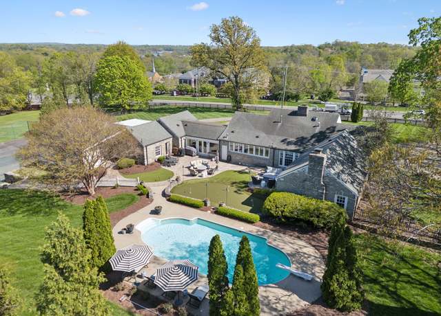Property at 440 E Main St, Hendersonville, TN 37075, 4 beds, 3.5 baths