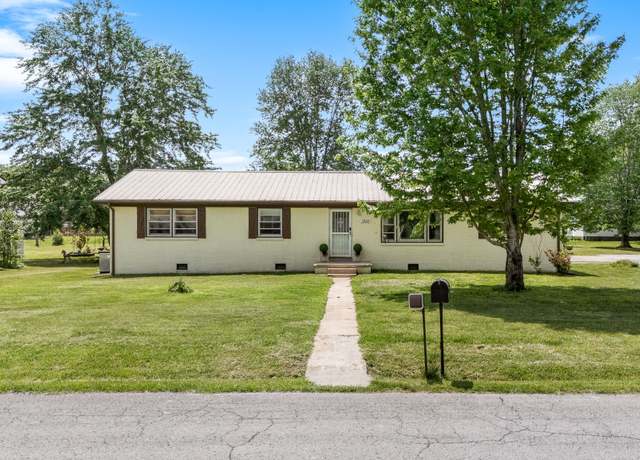 Property at 1300 S Polk St, Tullahoma, TN 37388, 3 beds, 1.5 baths