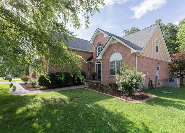 Property at 206 Applewood Dr, White House, TN 37188, 3 beds, 2.5 baths