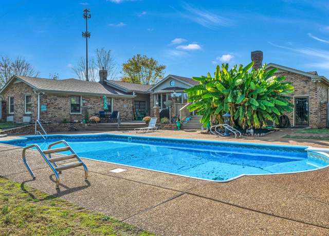 Property at 211 W Hills Ter, Dickson, TN 37055, 3 beds, 2 baths