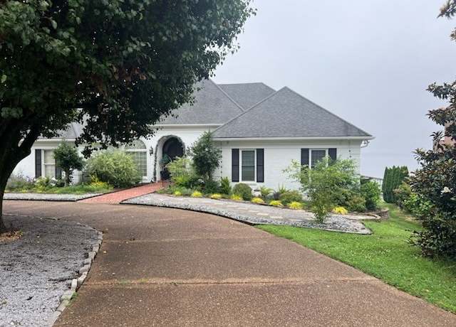 Property at 108 Governors Point Blvd, Hendersonville, TN 37075, 4 beds, 4.5 baths