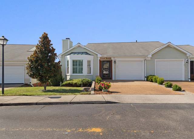 Property at 722 Mount Carmel Pl, Nashville, TN 37205, 2 beds, 2.5 baths
