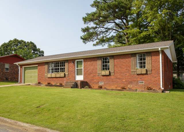 Property at 1808 Nassau Blvd, Florence, AL 35630, 3 beds, 1.5 baths